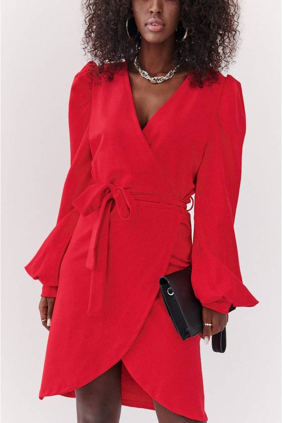 Susiaučiamo modelio suknelė pūstomis rankovėmis raudonos spalvos