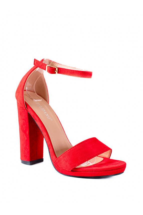  basutės su kulniukais