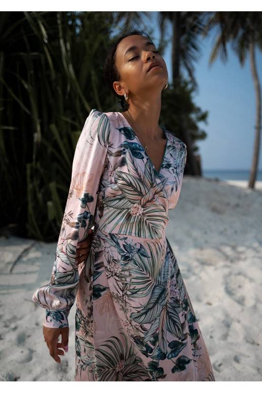 Rožinės spalvos MIDI suknelė