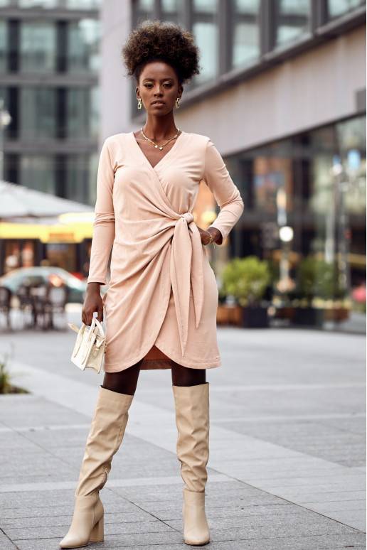 Susiaučiamo modelio suknelė su asimetrišku galu smėlio spalvos FK623 Susiaučiamo modelio suknelė su asimetrišku galu smėlio spalvos FK623