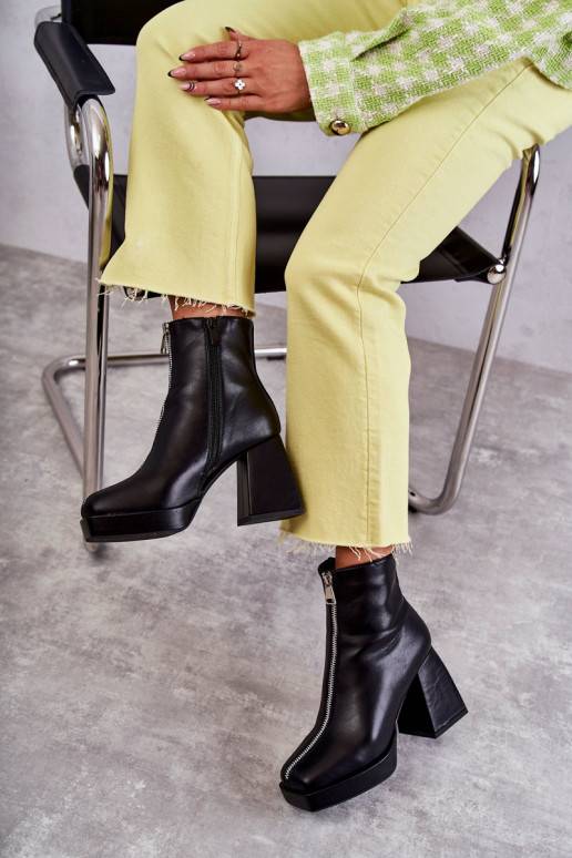   AulinukaiMasywnym Obcasie su užtrauktukais juodos spalvos Carrera