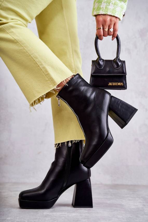 AulinukaiMasywnym Obcasie su užtrauktukais juodos spalvos Carrera