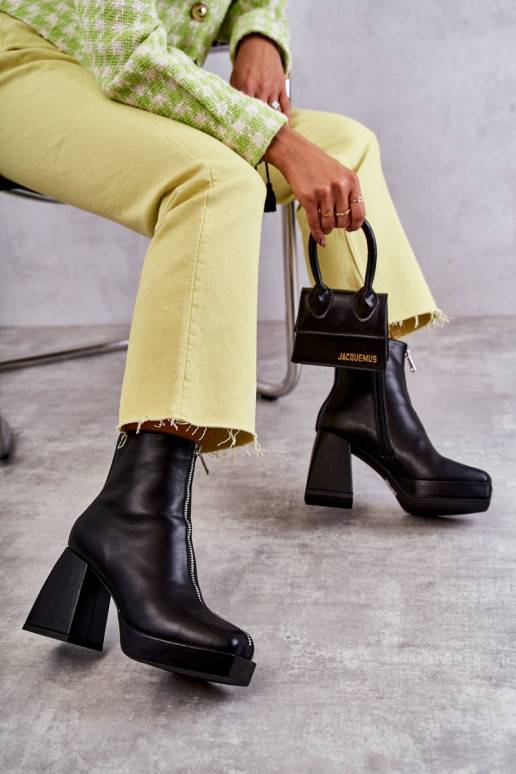   AulinukaiMasywnym Obcasie su užtrauktukais juodos spalvos Carrera