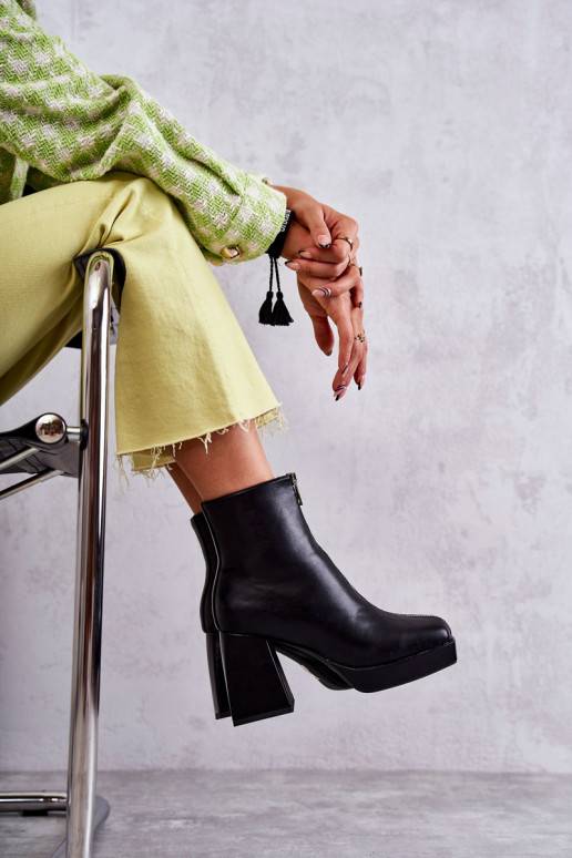   AulinukaiMasywnym Obcasie su užtrauktukais juodos spalvos Carrera