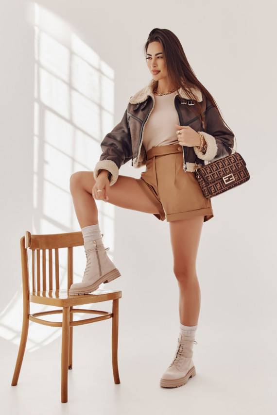   iš zomšos Aulinukai su dirželiais smėlio spalvos Afra