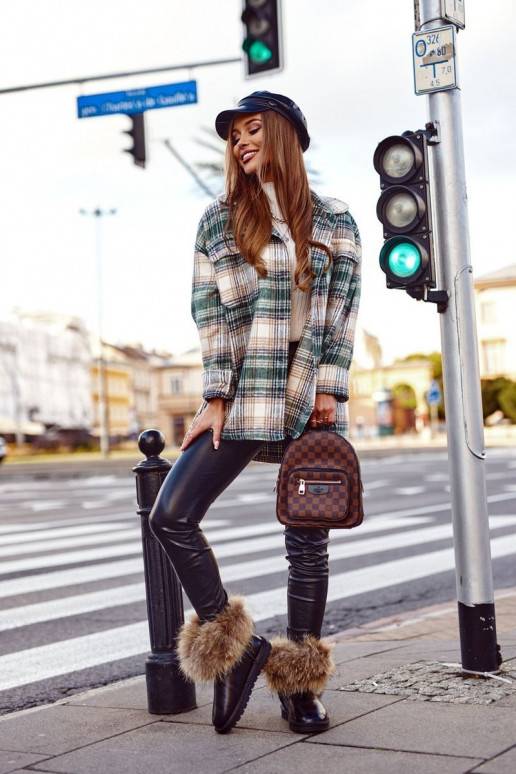 sniego batai su kailiuku su lako efektu juodos spalvos Alexa     sniego batai su kailiuku su lako efektu juodos spalvos Alexa