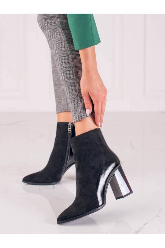 iš zomšos juodos spalvos batai   Shelovet ant kulno