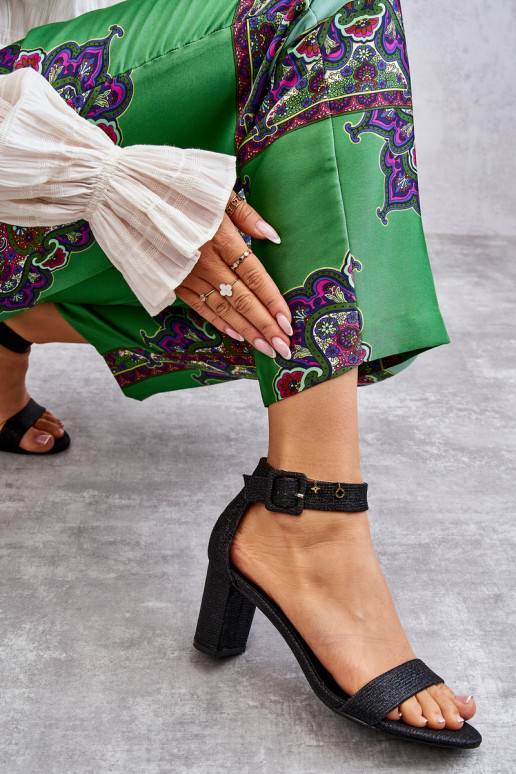 Blizgantys sandalai su kulniukais juodos spalvos Maxim