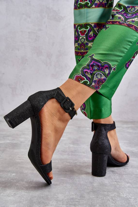 Blizgantys sandalai su kulniukais juodos spalvos Maxim