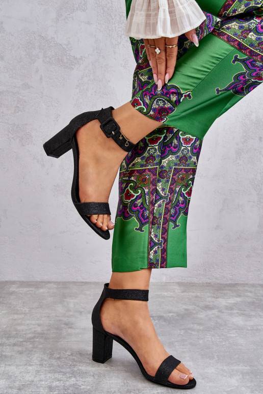 Blizgantys sandalai su kulniukais juodos spalvos Maxim