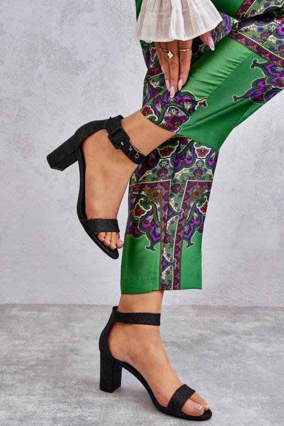 Blizgantys sandalai su kulniukais juodos spalvos Maxim