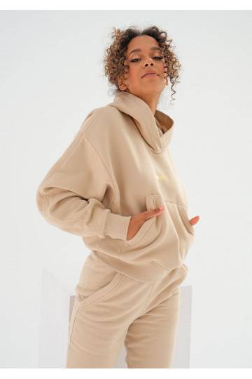 Smėlio spalvos džemperis su kišene priekyje 2