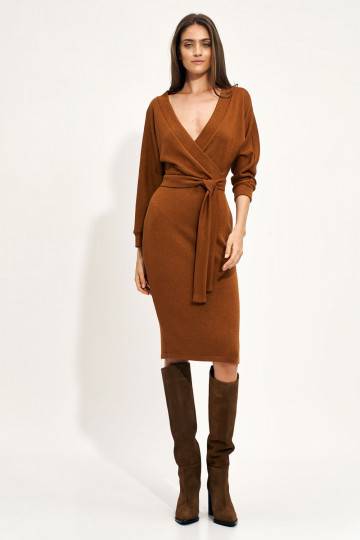 Laisvalaikio suknelė su V... 2