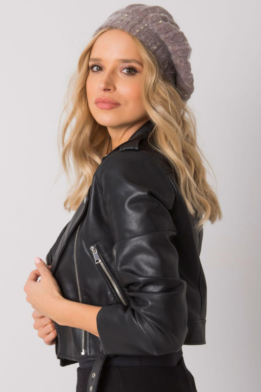 Kepurė dekoruota mažais kristalais AT