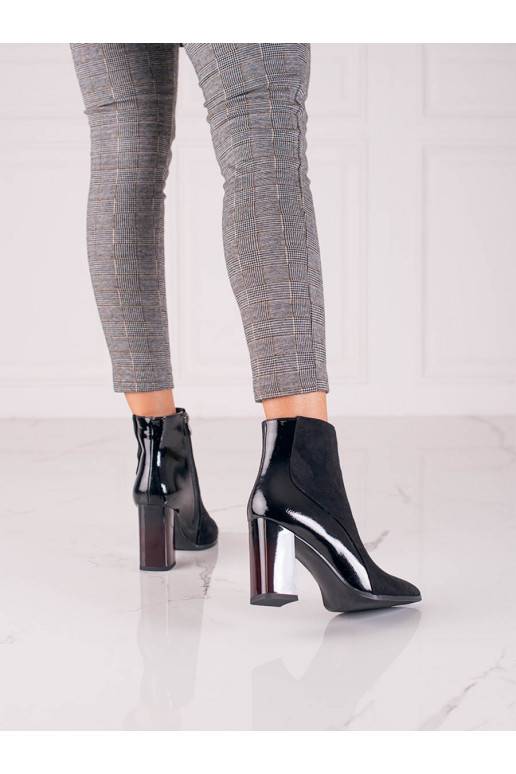 Aulinukai juodos spalvos iš zomšos...