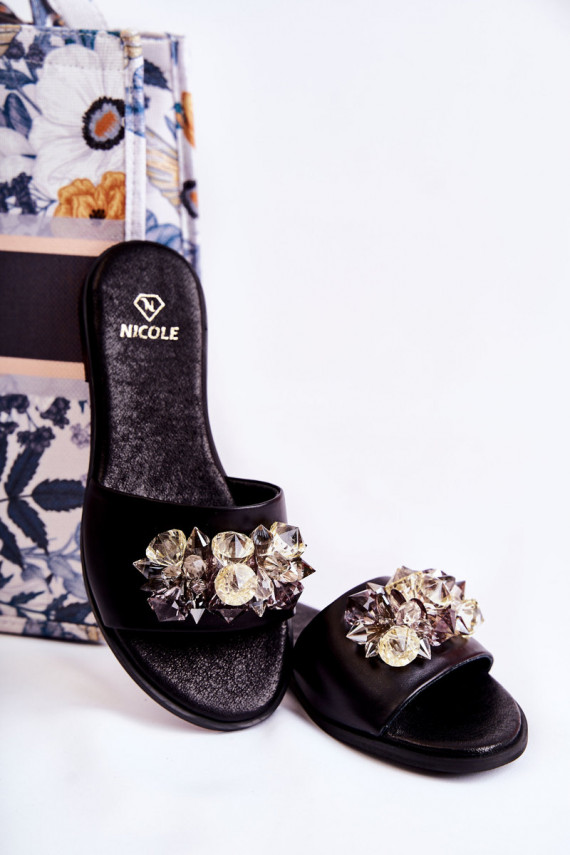 Juodos spalvos šlepetės Nicole su ornamentais