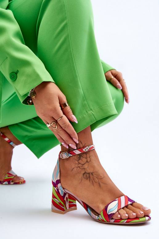 Satino medžiagos basutės žemu kulniuku su raštais smėlio spalvos-mėlynos spalvos Quincy Satino medžiagos basutės žemu kulniuku su raštais smėlio spalvos-mėlynos spalvos Quincy