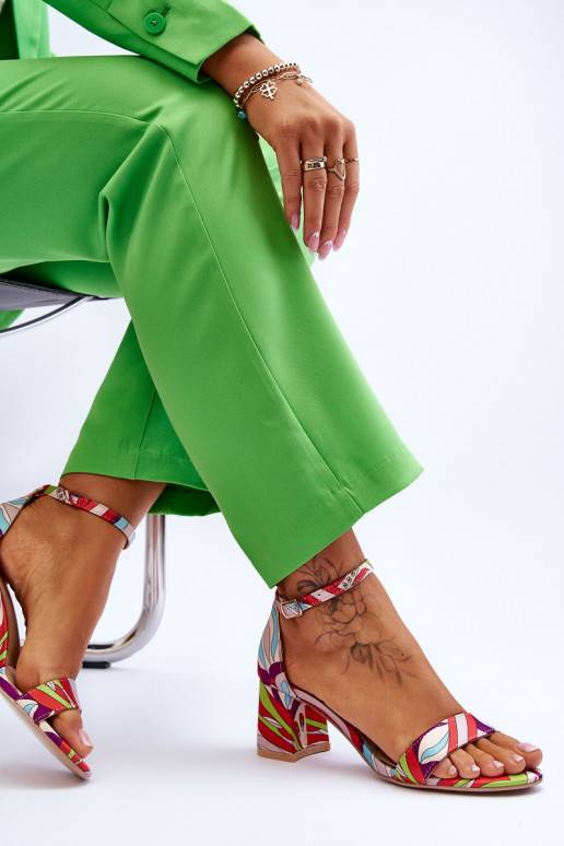 Satino medžiagos basutės žemu kulniuku su raštais smėlio spalvos-mėlynos spalvos Quincy Satino medžiagos basutės žemu kulniuku su raštais smėlio spalvos-mėlynos spalvos Quincy