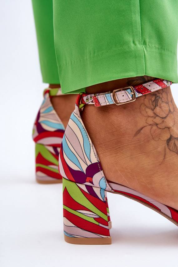 Satino medžiagos basutės žemu kulniuku su raštais smėlio spalvos-mėlynos spalvos Quincy